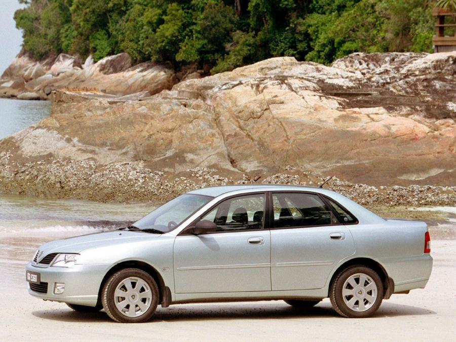  Proton Impian 4-Door 2000 года  (UK) (фото 3 из 7)